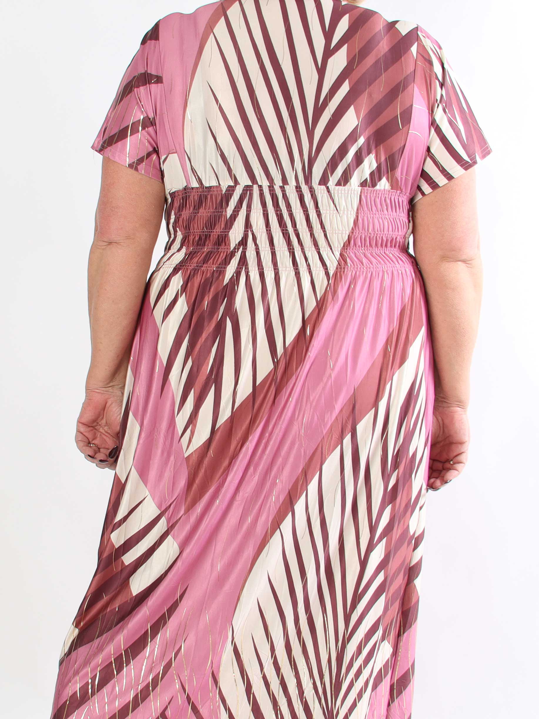 Pams Figure - Lång stretchig mönstrad plus size klänning med fickor